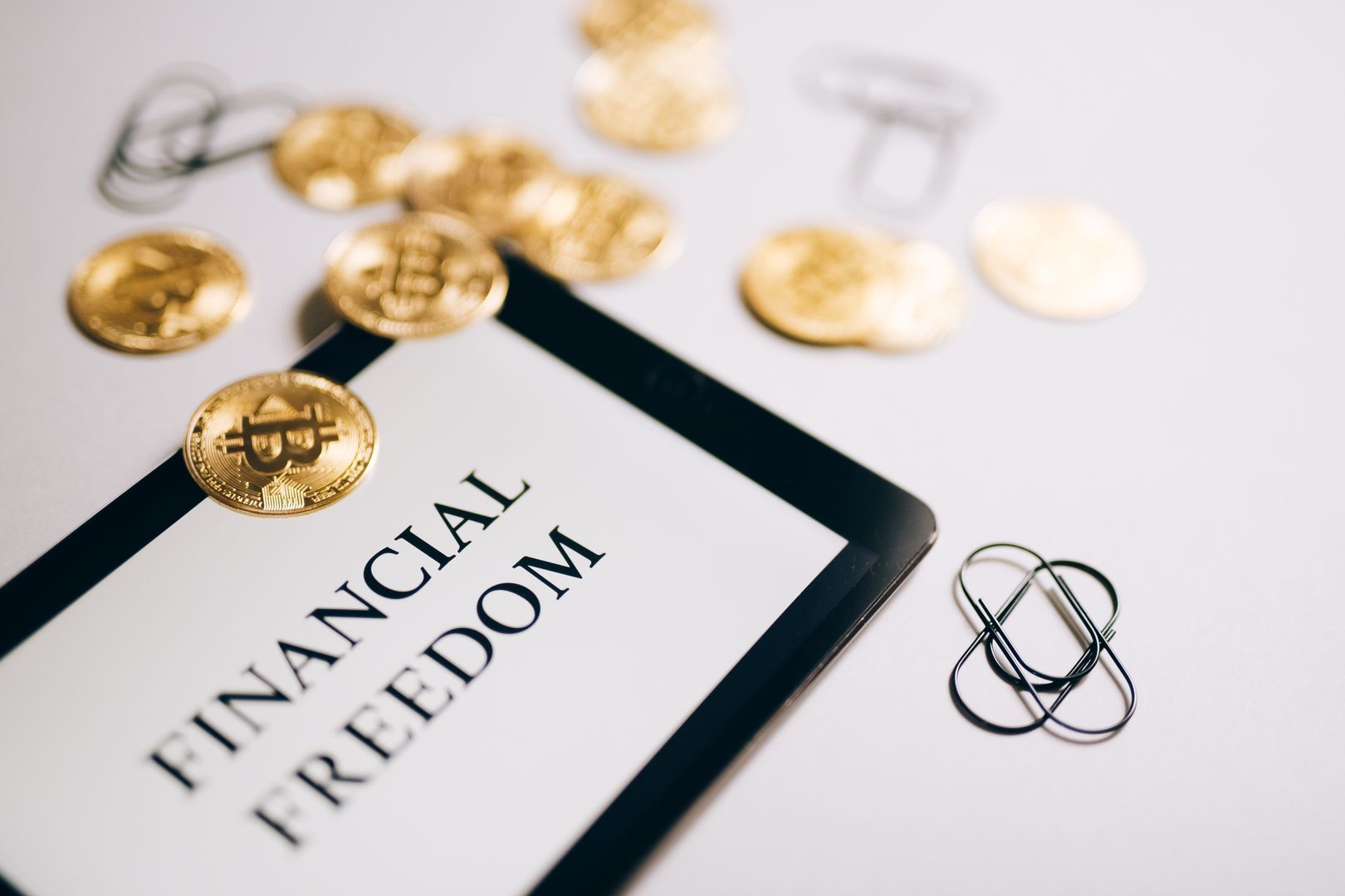 Stablecoins Explained With Examples